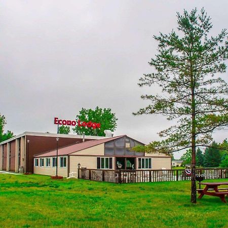 Adirondack Efficiencies Ξενοδοχείο Γουοτερτάουν Εξωτερικό φωτογραφία