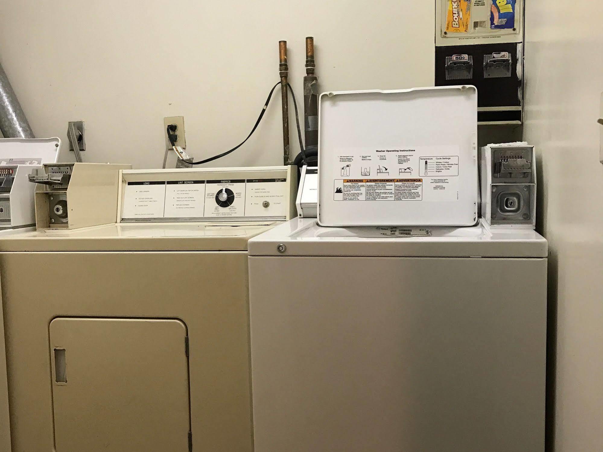 Adirondack Efficiencies Ξενοδοχείο Γουοτερτάουν Εξωτερικό φωτογραφία